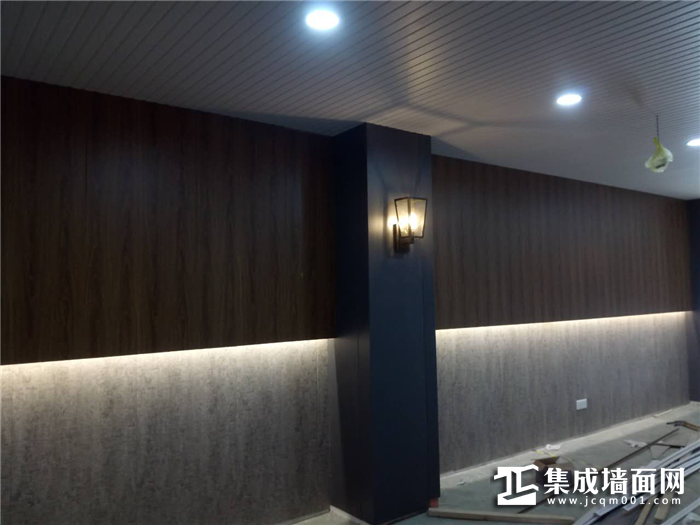 15天让仓库变咖啡厅，就选金粉世家全屋整装集成墙面