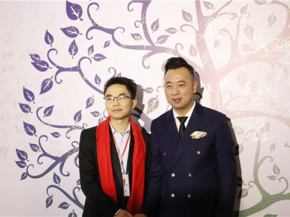 经销商与郑总合影