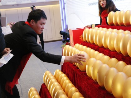 下单的客户参与现场砸金蛋活动