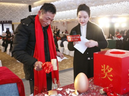 下单的客户参与现场砸金蛋活动