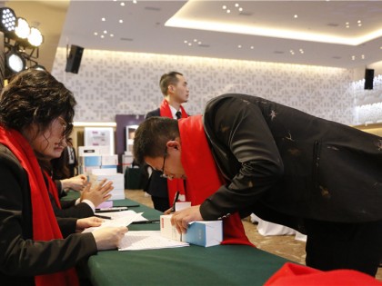 砸金蛋赢大礼兑奖现场