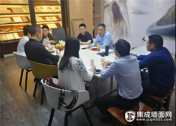 鼎美的“思”与“动，指引方向，赢在终端！