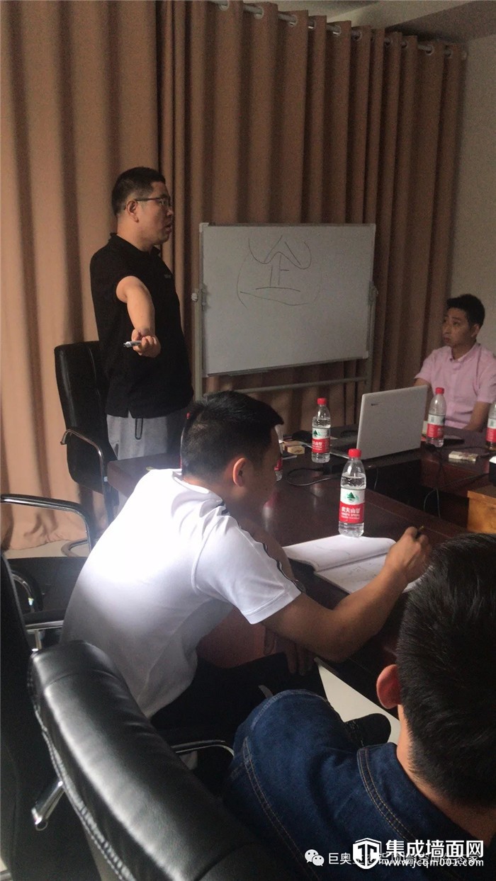 乘风破浪 砥砺前行！ 巨奥顶墙召开年中总结会