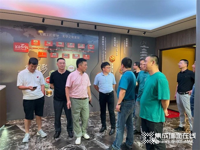 工匠美学：凝心聚力共谋新发展！热烈欢迎中建材墙面行业领导一行莅临启德参观指导！